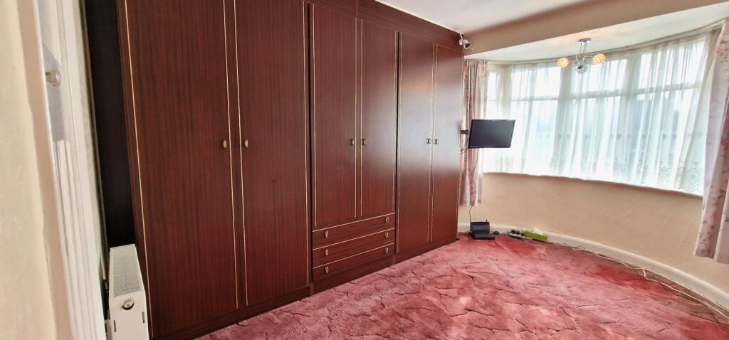 FRONT BEDROOM