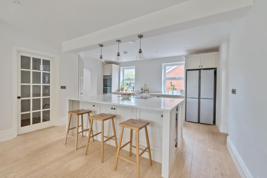 Kitchen. / Breakfast Room