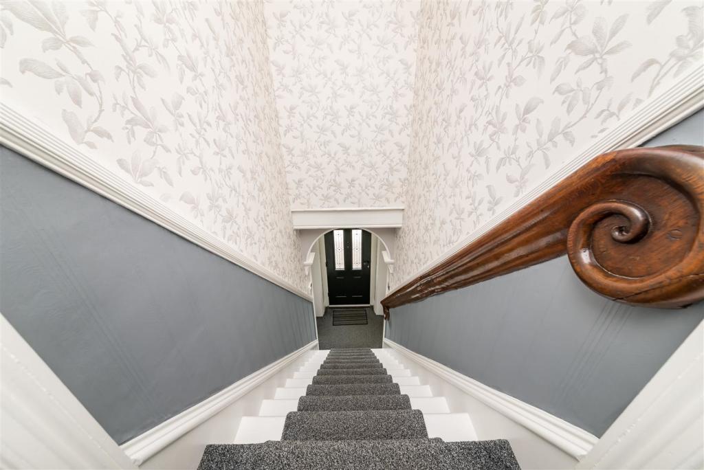 FIRST FLOOR LANDING