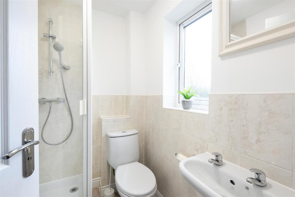 8 Middlewood Close-10.jpg