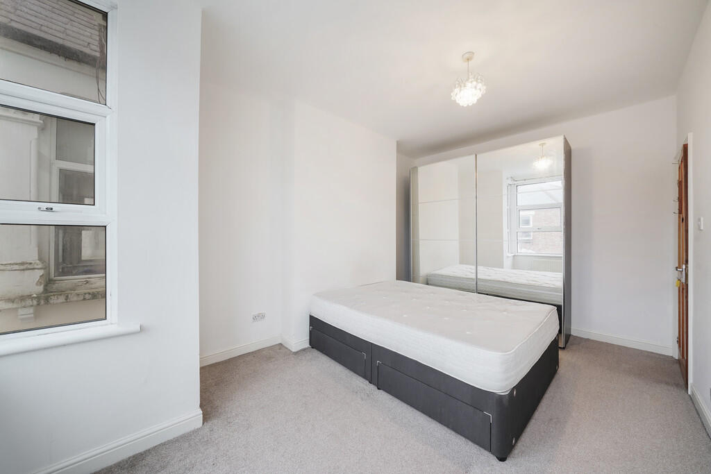 3 Rockhall Road -...