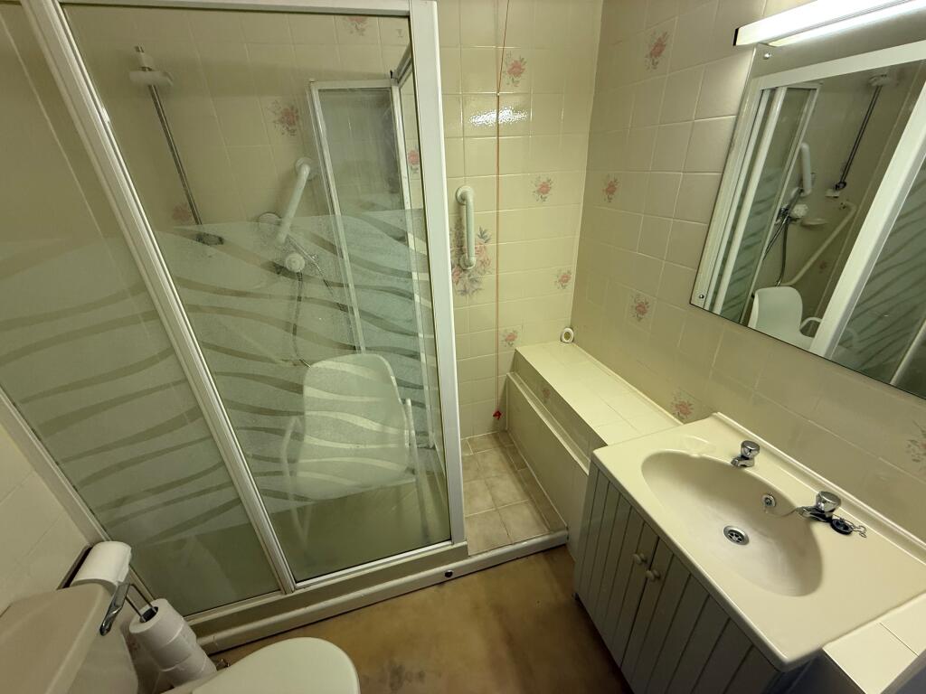 Shower Room T202509031251.jpg