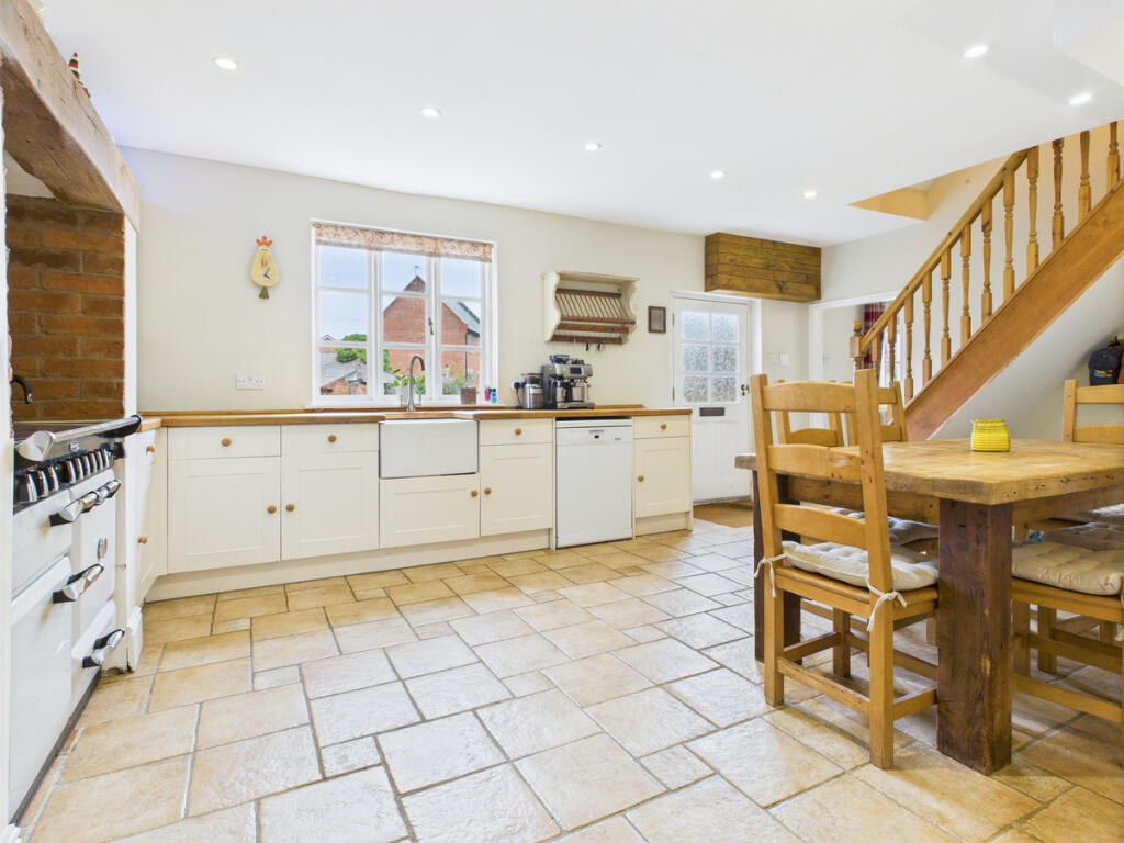 Open Kitchen / Diner