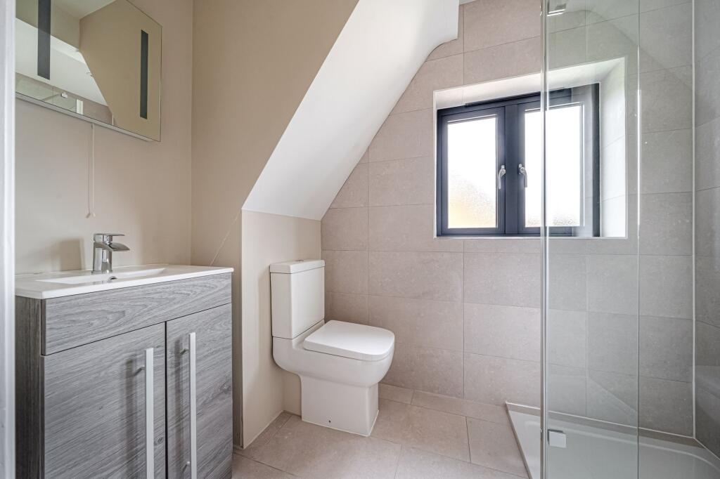 En-Suite to Bedroom 1