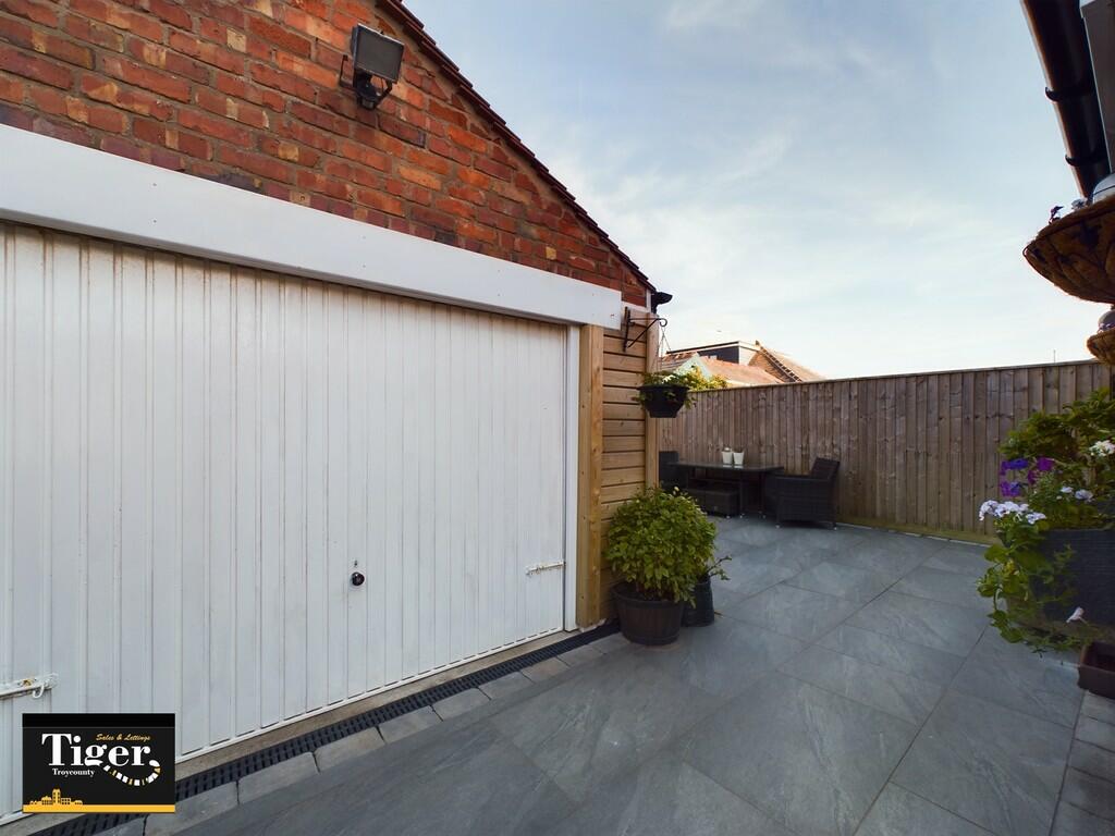 CAM02176G0-PR0346...