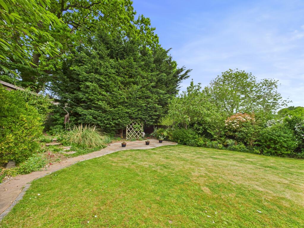 CAM01354G0-PR0500-STILL010