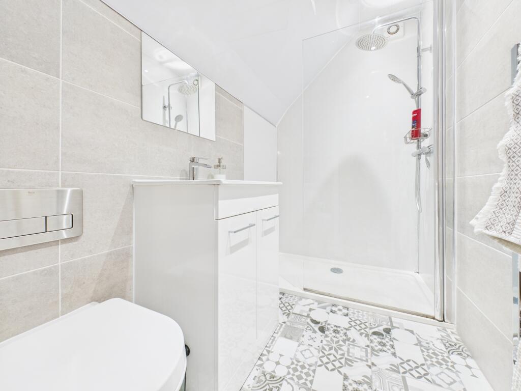 CAM03729G0-PR0201-STILL028