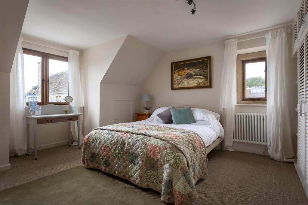 76 - High Barn - GL6 0QA - Web.jpg