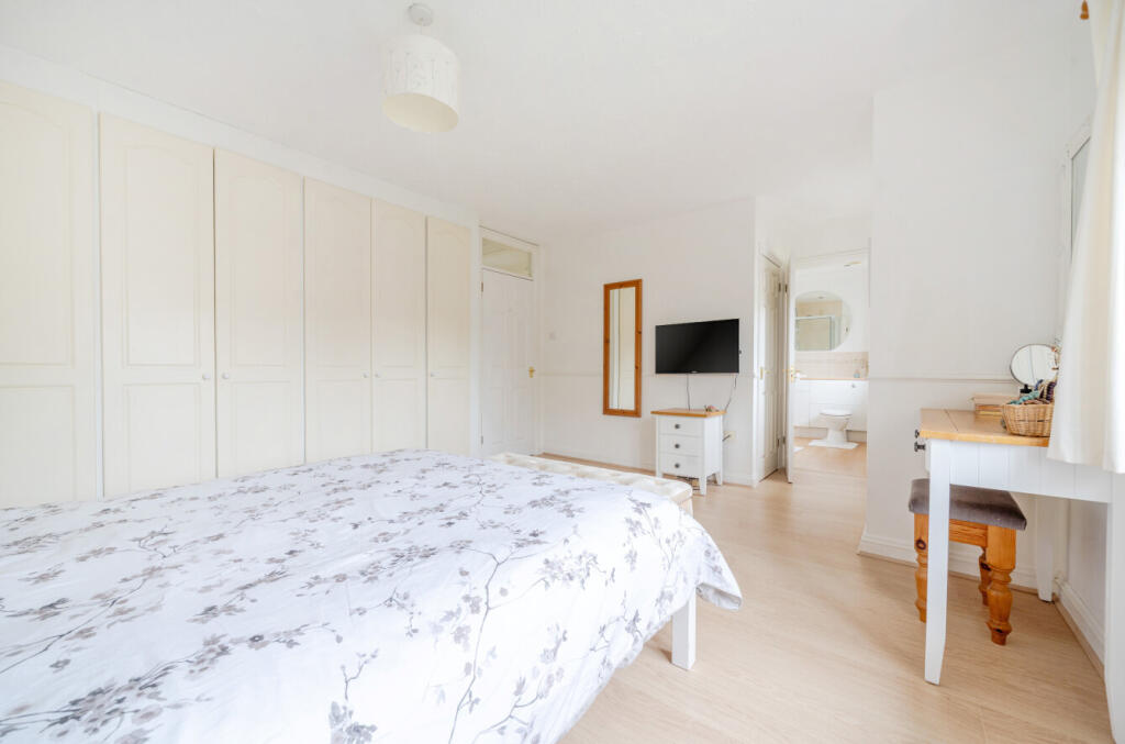 1299489-10-6835b8...