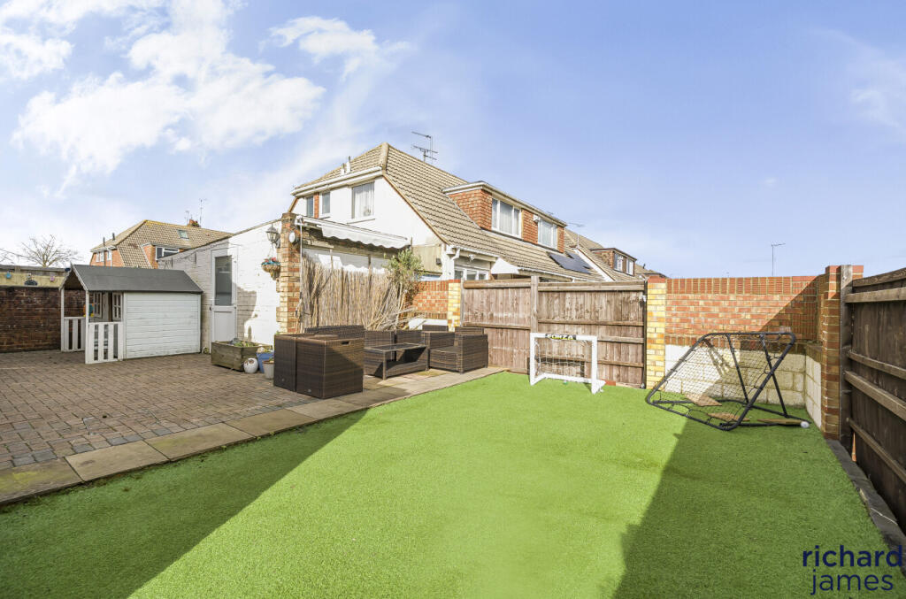 72db856715294884a375870a351f4551