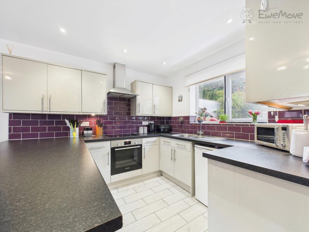 CAM03640G0-PR0057-STILL006 v2