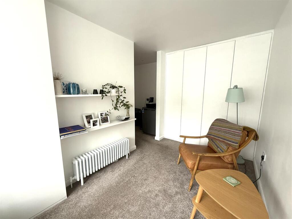 17 finches bed f.jpeg