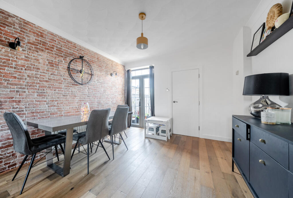 1384338-6-692ec41...