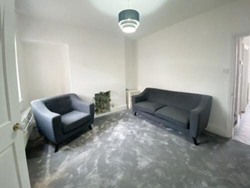Middle Room 001