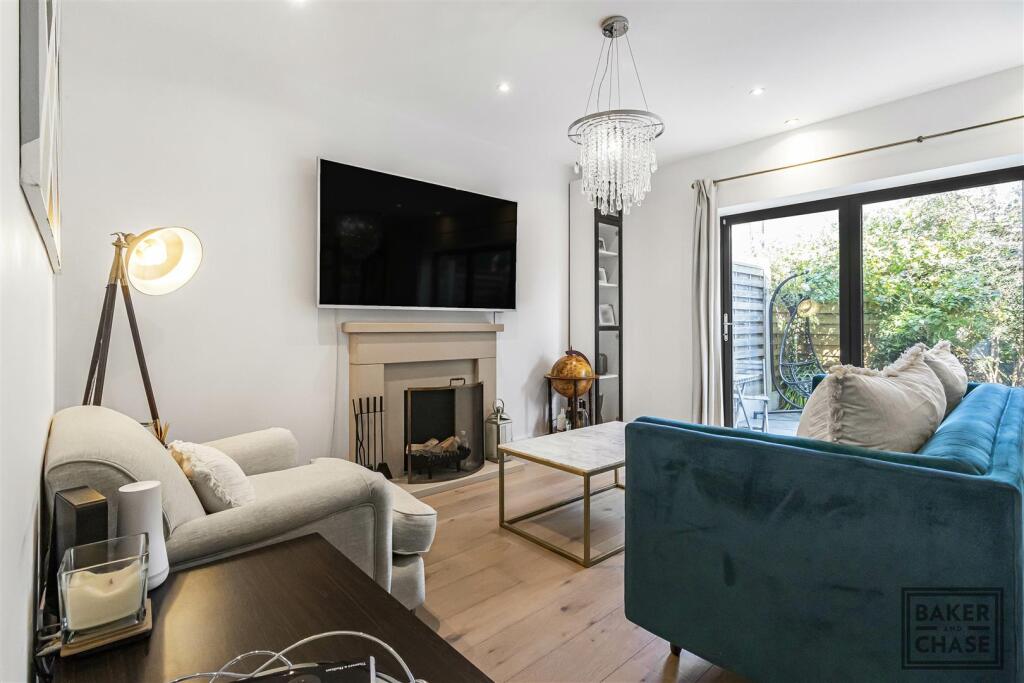 Kitchen / Lounge (Open-Plan)