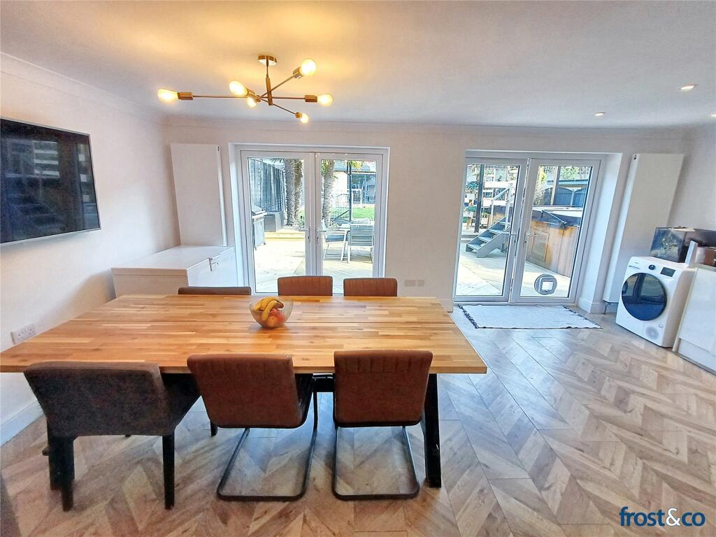 Kitchen/Dining Area