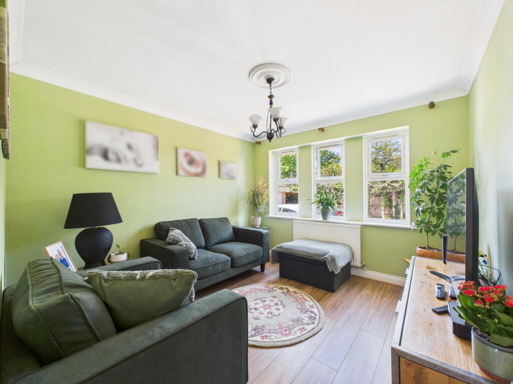 CAM02023G0-PR0161-STILL017