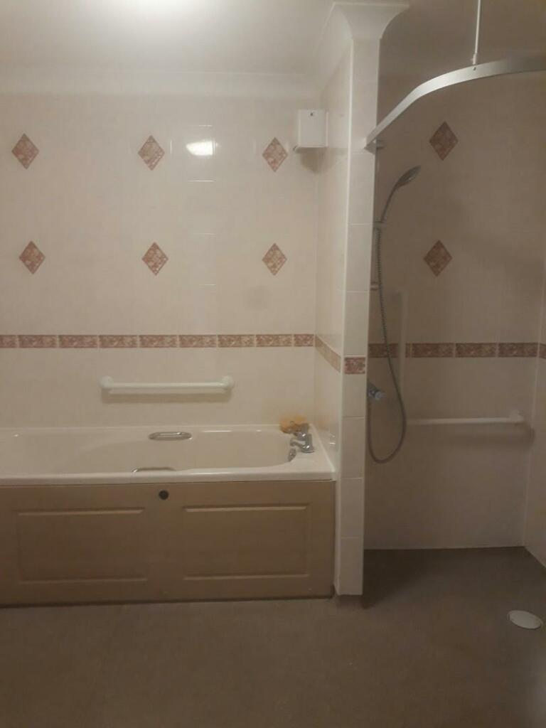 bathroom2.jpg