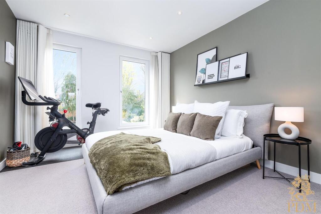 33 Thoresby Road Bramcote NG9 3EN