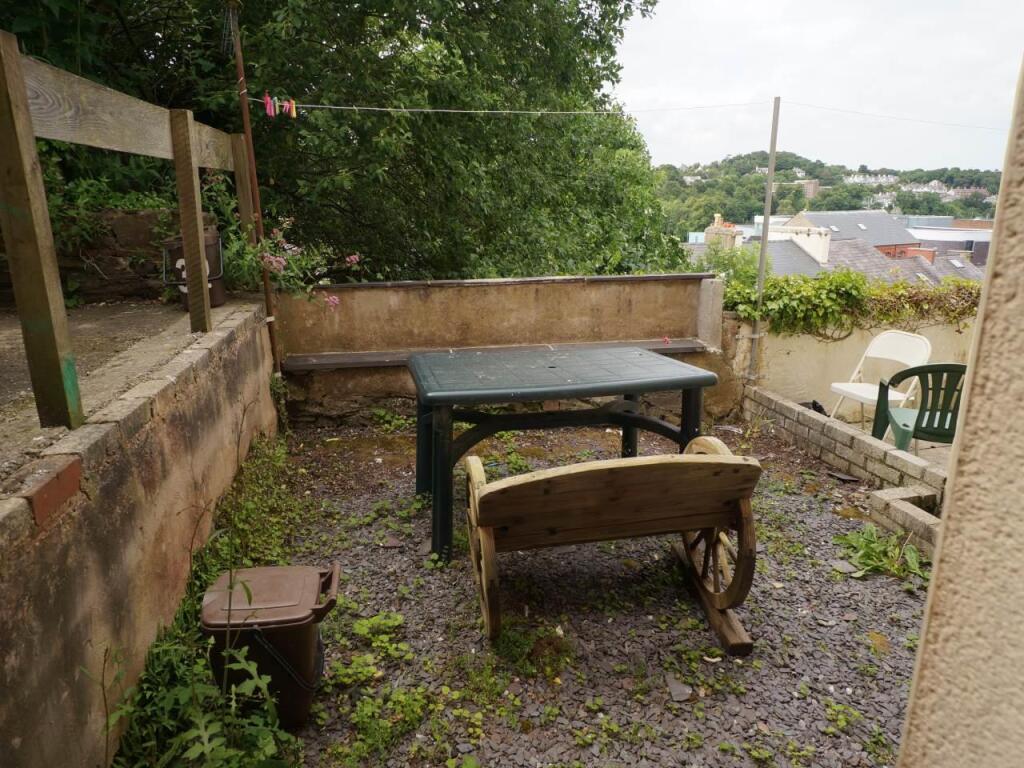 32Caellepa_Garden1.JPG