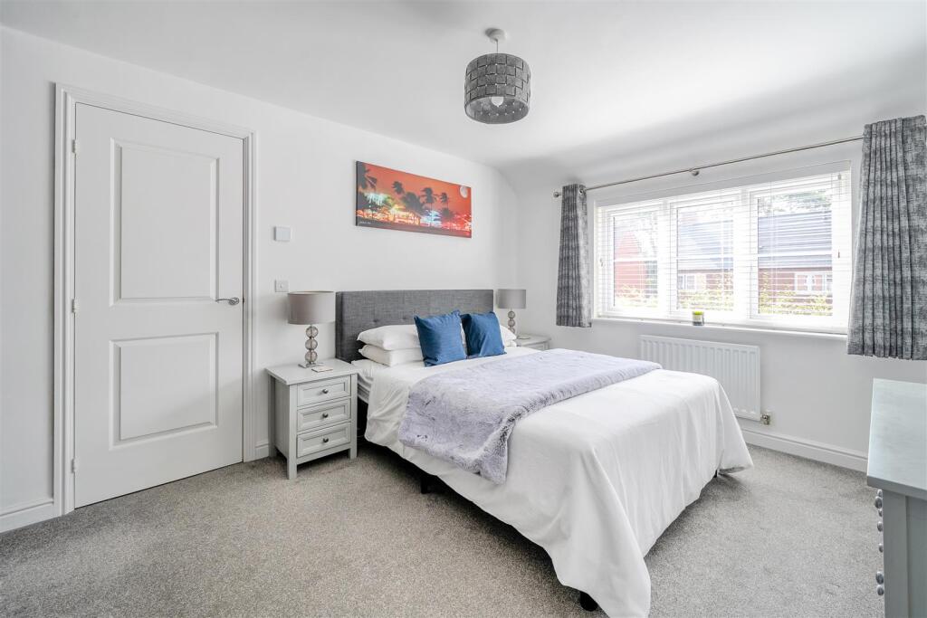 5 Plantation Lane, Towcester