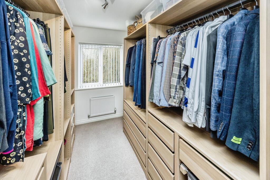 Bedroom/ walk in wardrobe