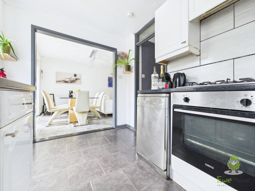 CAM01543G0-PR0137-STILL026