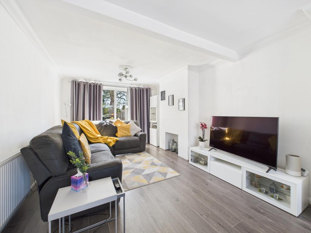 CAM05192G0-PR0042-STILL015