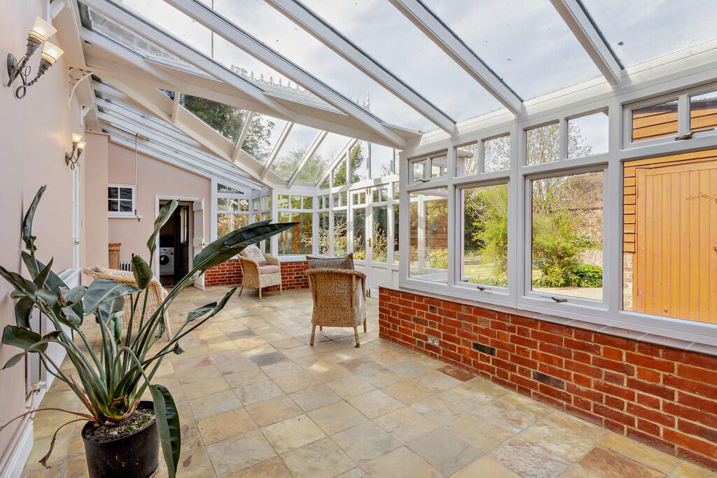 8642632-interior3...