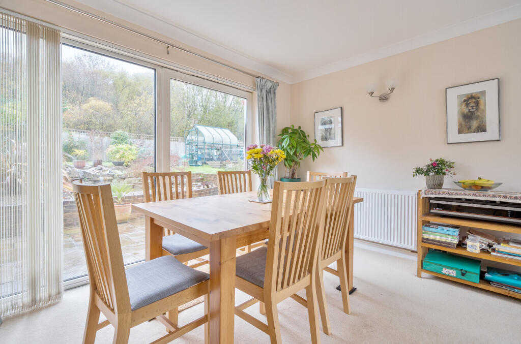 1385860-18-692870...