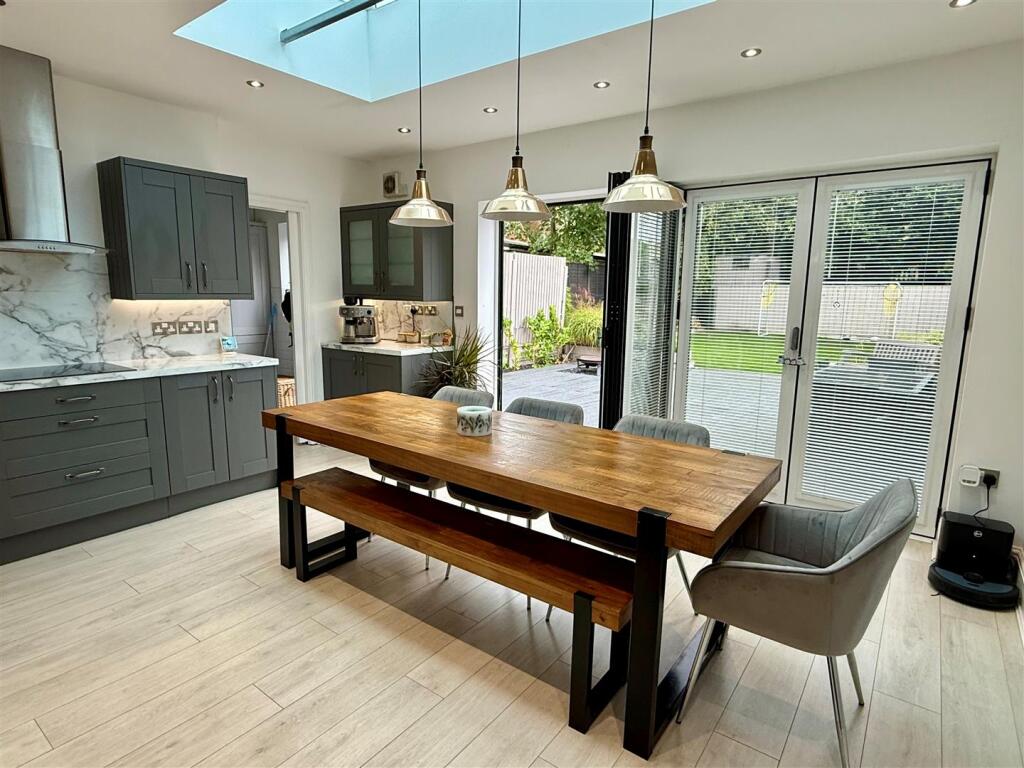 72 Elloughton DiningKitch.jpg