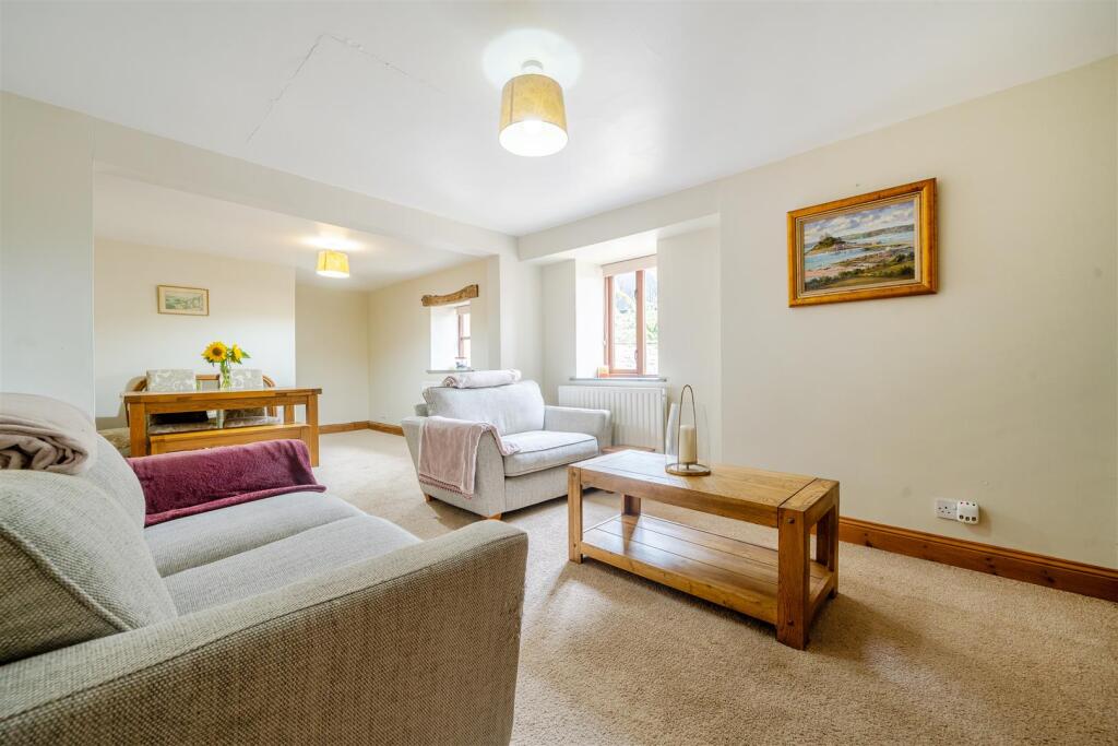 LIVING ROOM / DINING ROOM