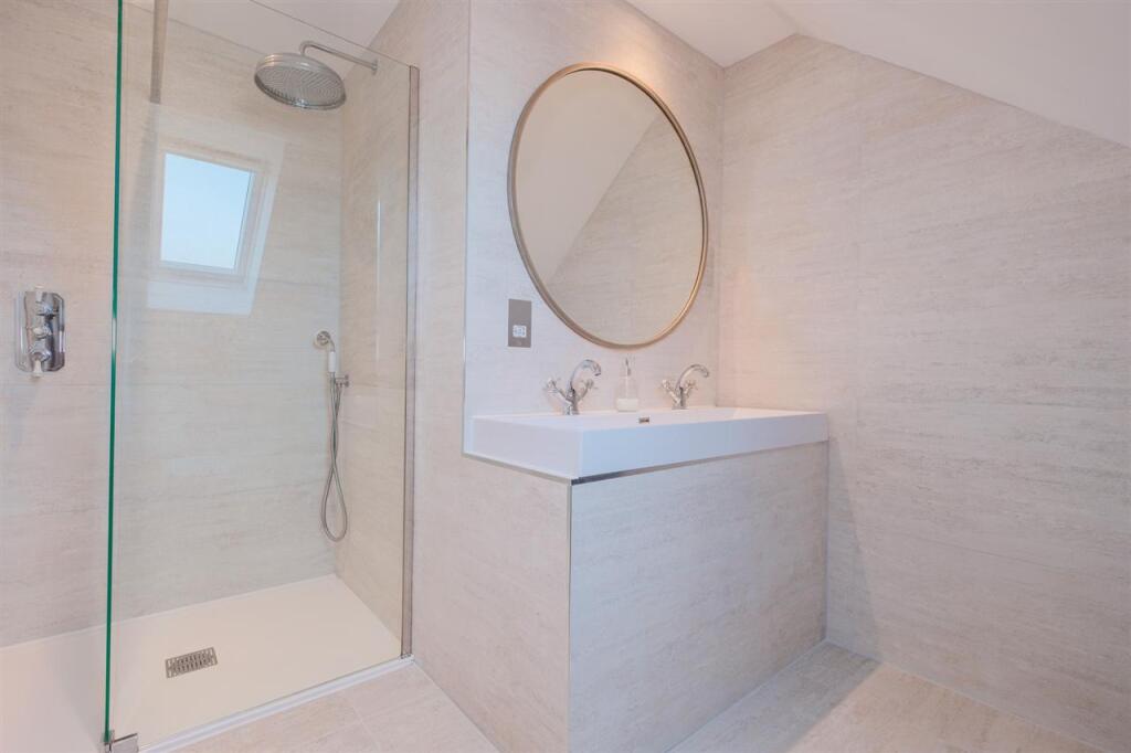 Main Ensuite