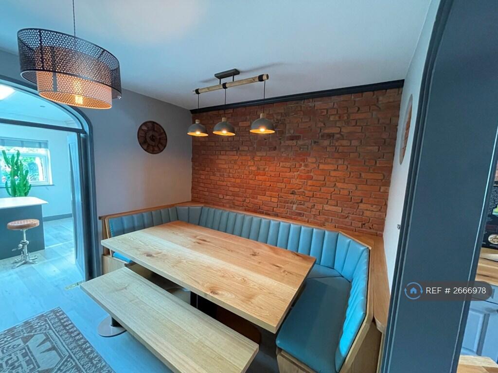 Dining Room (1/2) (Shared)