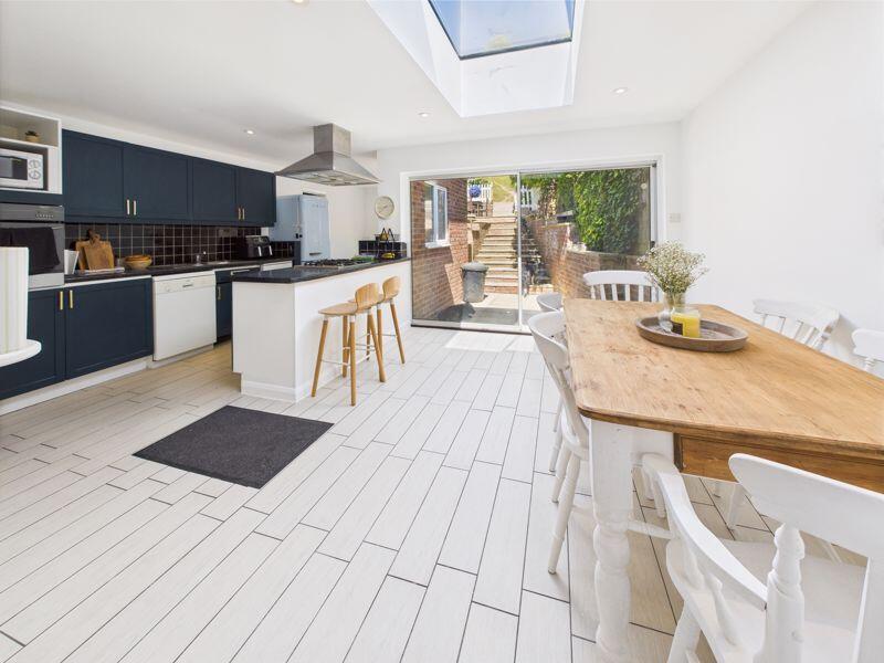 KITCHEN / DINING ROOM
