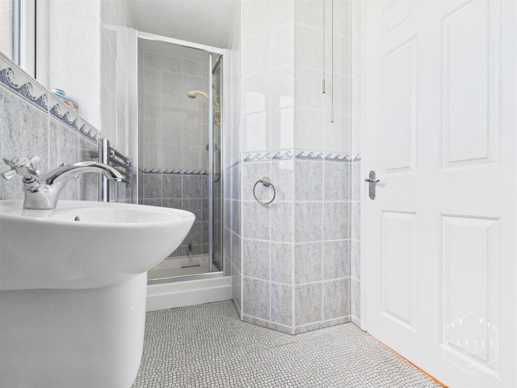 ENSUITE SHOWER ROOM