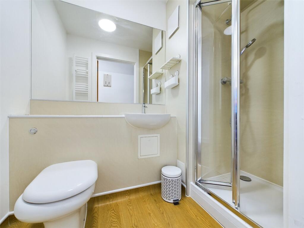 Bathroomflat-To-Rent