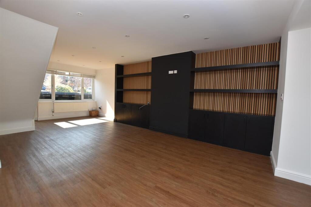 Lounge Area.JPG