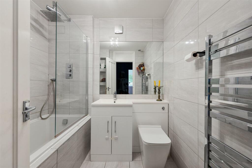 Oakdale Court, E4