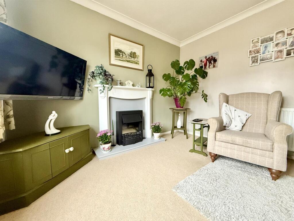 Lounge1.jpg