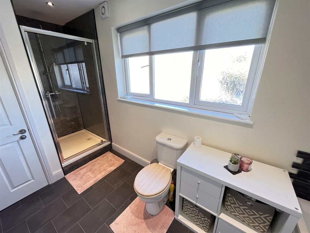 bathroom 2nd angle.JPG