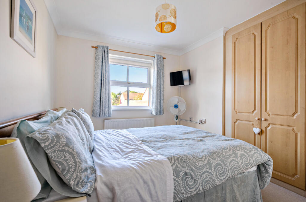 1372734-3-68fb884...