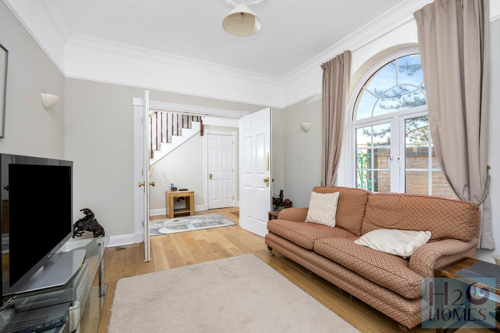 Trafalgar Gate_27...