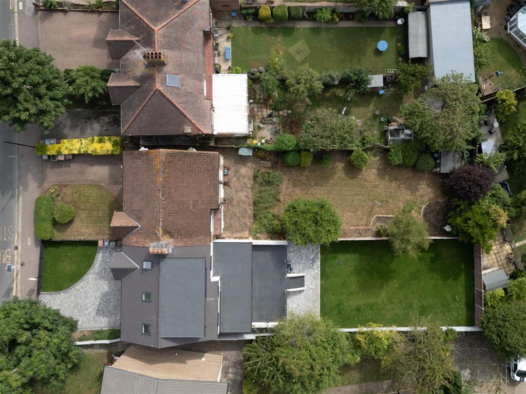 The Avenue E4