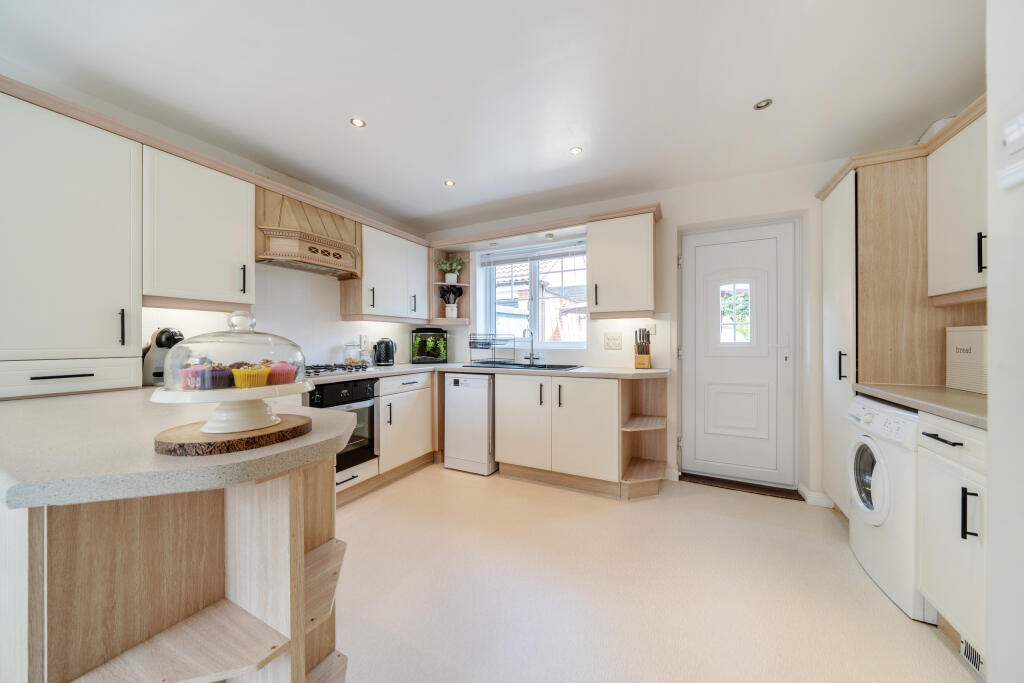 Kitchen / Breakfast Room
