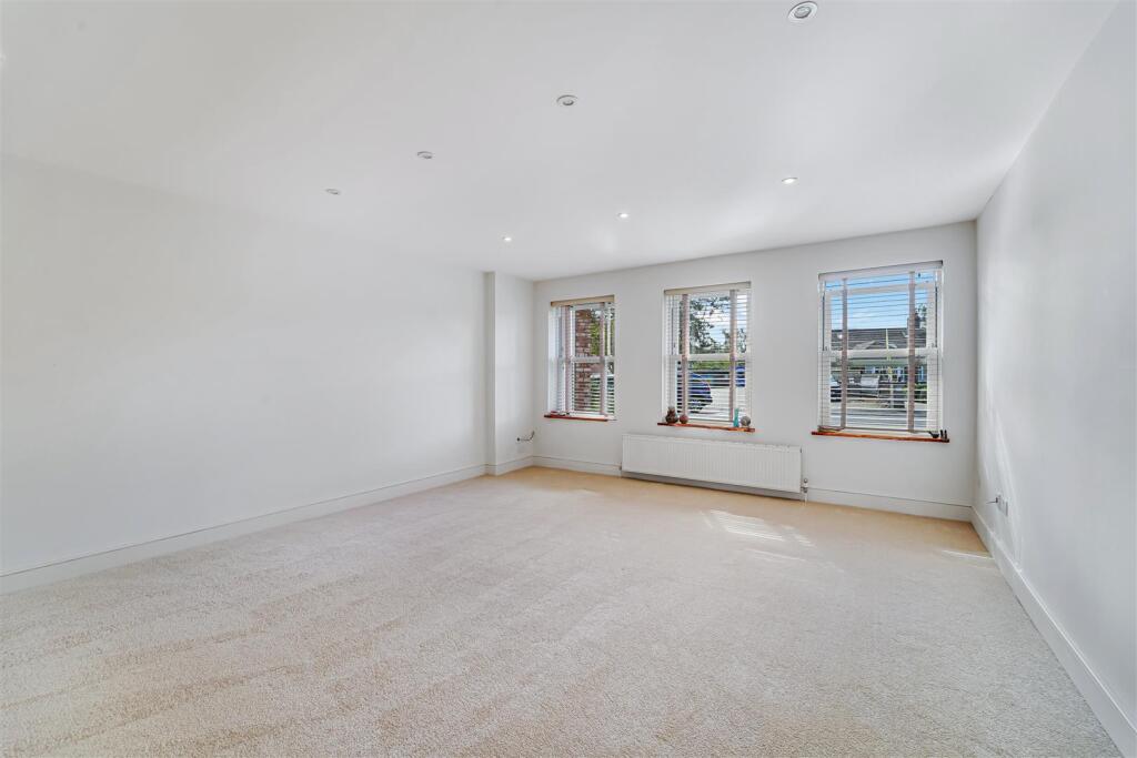 MANOR GREEN ROAD, 8a (EXTRAS)-36.jpg