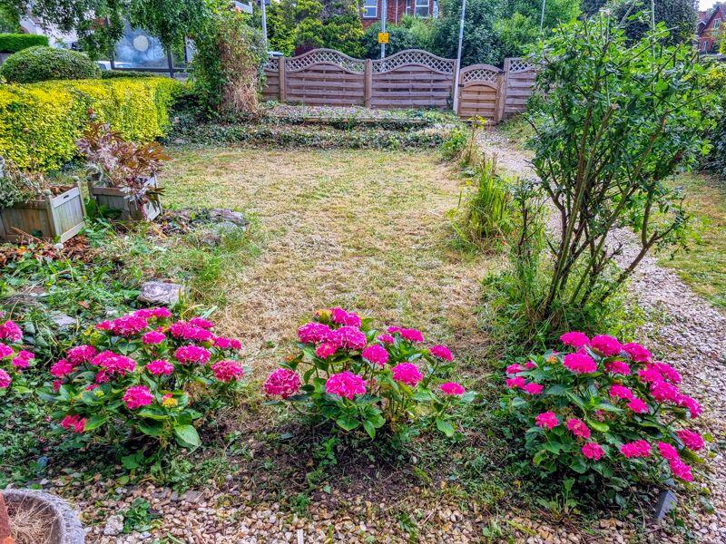 FRONT GARDEN
