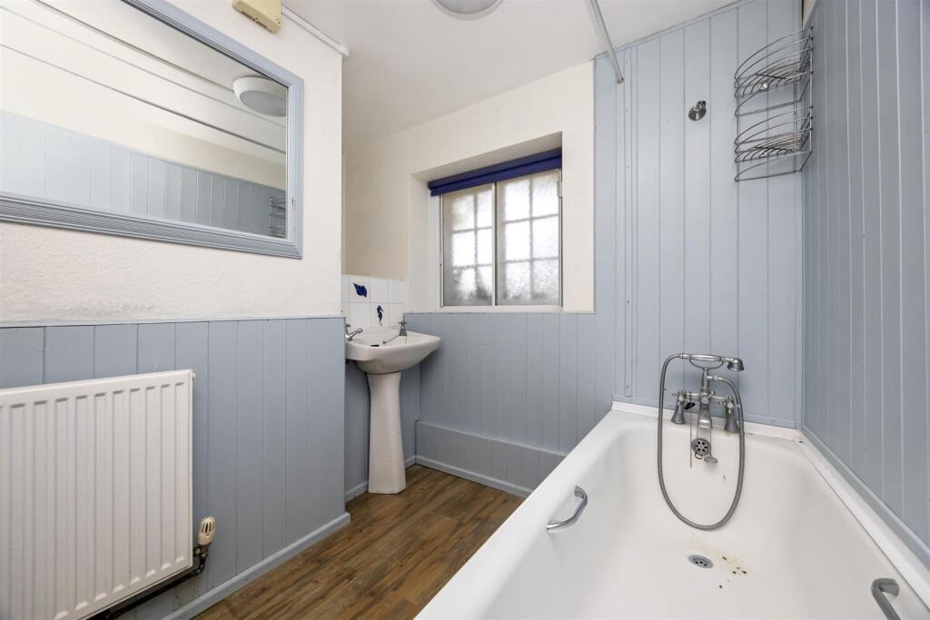 G/f Family Bathroom