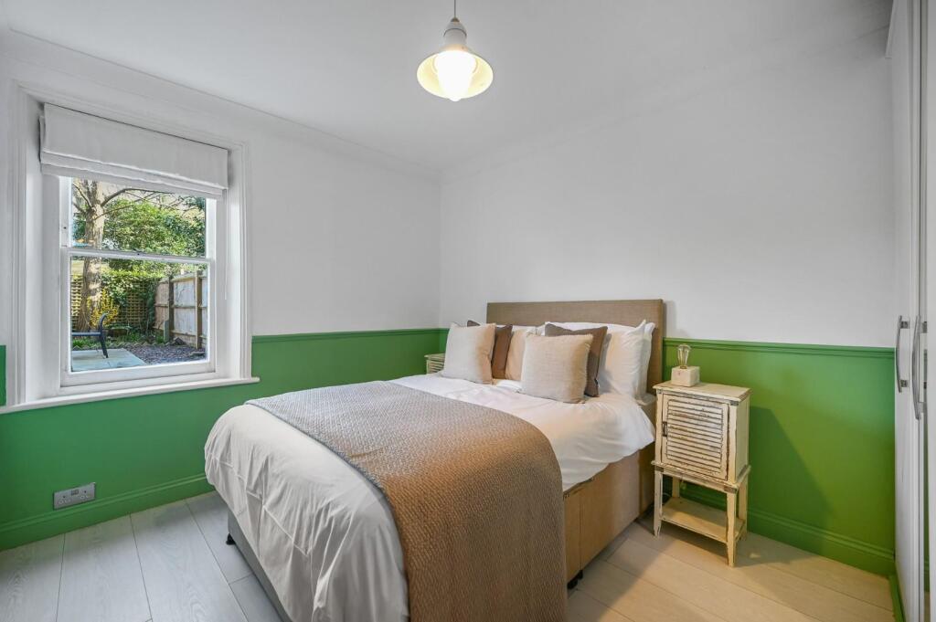 BCRE - 18A Grange Park - Bedroom 2 (4).jpg