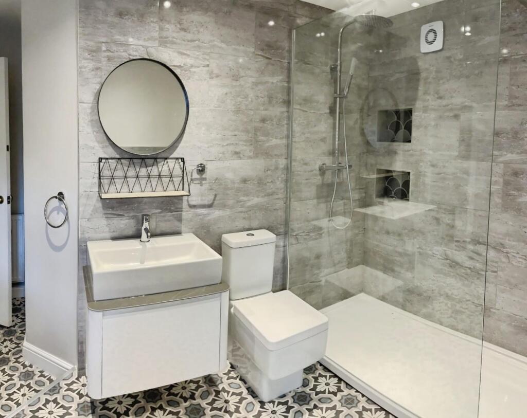 0a412ebd-bathroom2.jpg